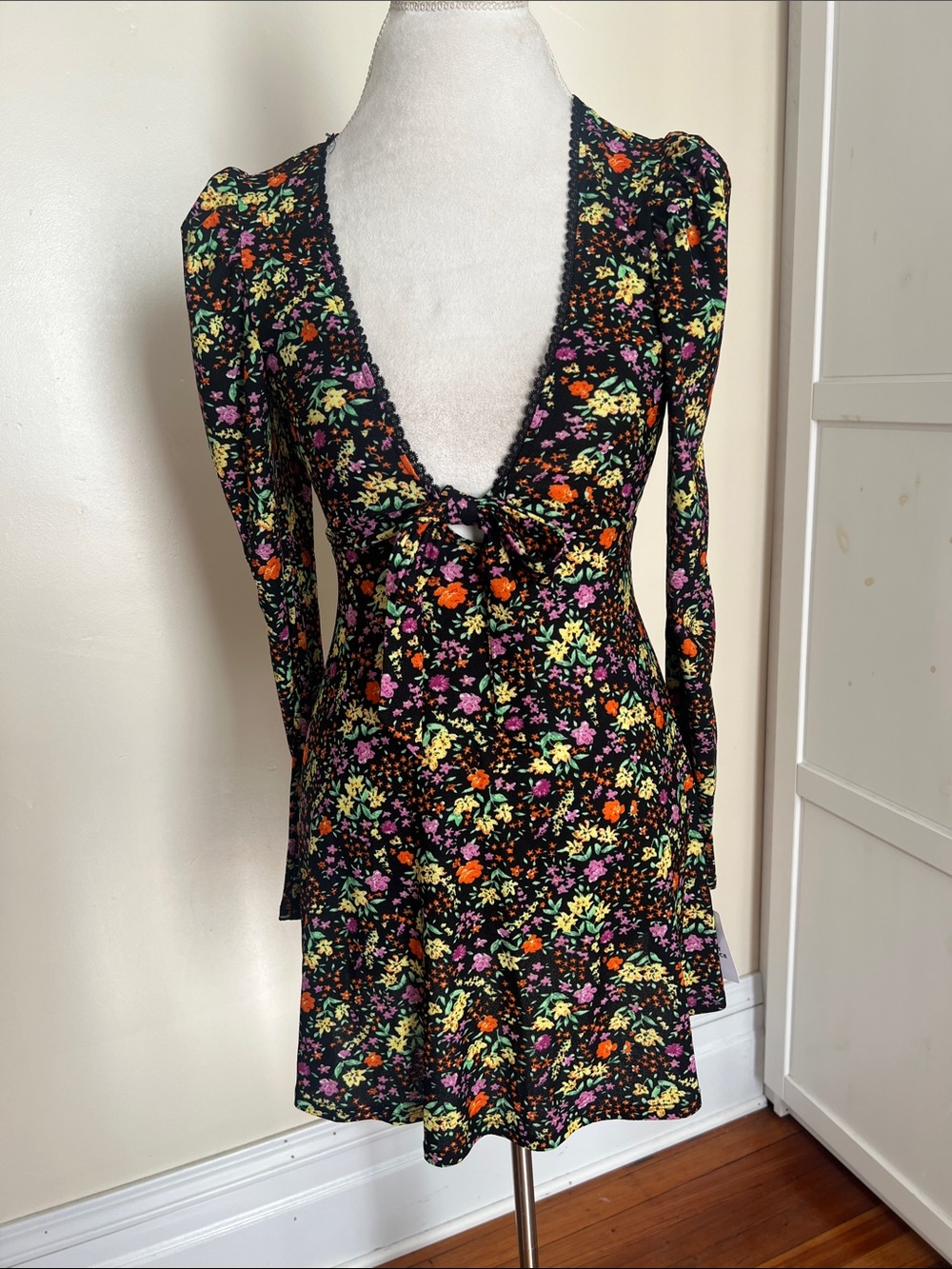 ASOS Design Black Floral Long Sleeve Plunge Deep V-Neck Mini Dress Size 0 NWOT